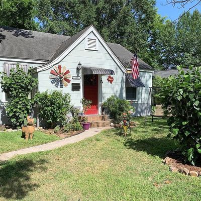 109 S 4 Th St, Highlands, TX 77562