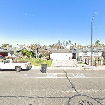 1324 E D St, Oakdale, CA 95361