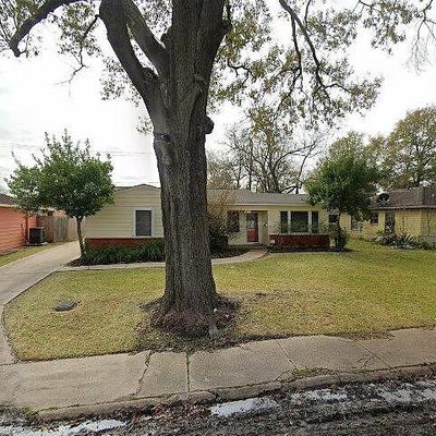 2210 Raymond St, Pasadena, TX 77506