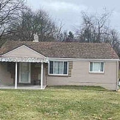 31 Kenwood Dr, Coraopolis, PA 15108