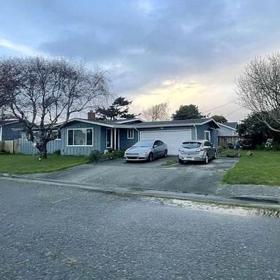 696 Cooper Ave, Crescent City, CA 95531