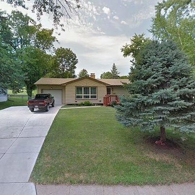 104 Valley Rd, Papillion, NE 68046