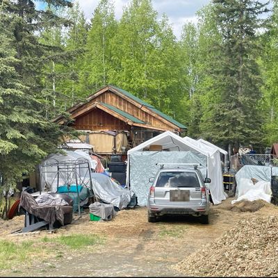 1048 Mushers Rd, Fairbanks, AK 99709