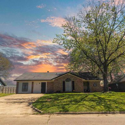 105 Eastline Rd, Wake Village, TX 75501