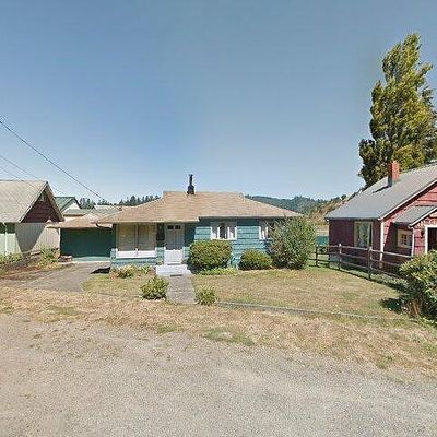 125 Elm Ave, Reedsport, OR 97467