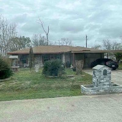 2219 Goldenrod St, Highlands, TX 77562