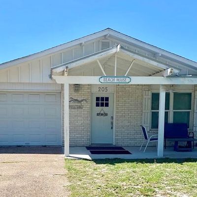 205 S 5 Th St, Rockport, TX 78382