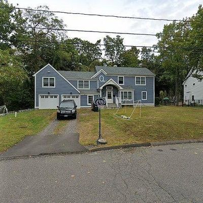 21 Meadowpark Ave W, Stamford, CT 06905