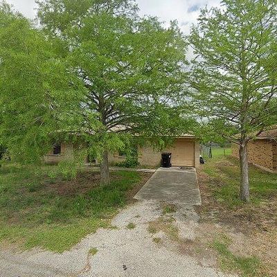 214 E Seguin St, Marion, TX 78124