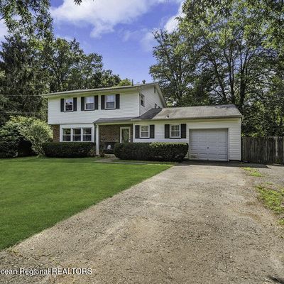 41 Bunker Hill Dr, Manalapan, NJ 07726