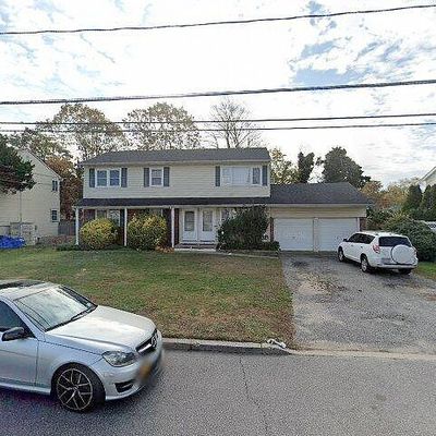 52 Liberty Ave, North Babylon, NY 11703