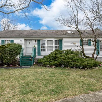 8 Snow Chief Court, Howell, NJ 07731