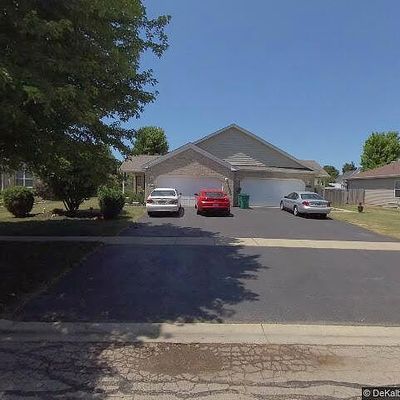 679 S Elizabeth St, Maple Park, IL 60151