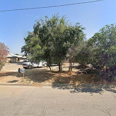 889 W Mariposa St, Lindsay, CA 93247