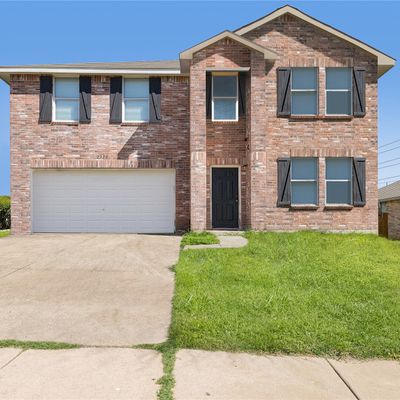 2220 Oryx Ln, Grand Prairie, TX 75052