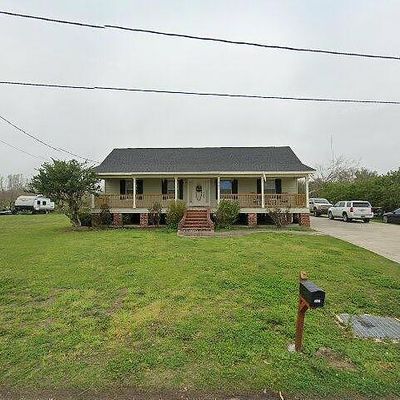 345 Le Village Dr, Larose, LA 70373