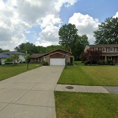 29581 Josephine Dr, North Olmsted, OH 44070