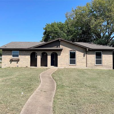 1001 Manitoba Dr, Garland, TX 75040