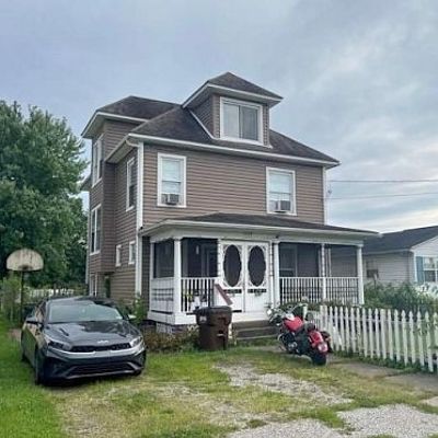 1009 Poplar Ave, Belpre, OH 45714