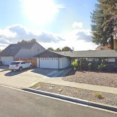 17 Young Ct, Napa, CA 94558