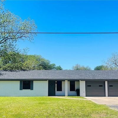 201 N Arnim, Moulton, TX 77975