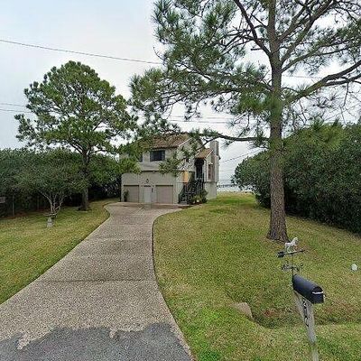 210 Bay Colony Dr, La Porte, TX 77571