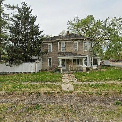 307 S Rollins St, Centralia, MO 65240