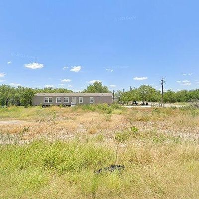 322 S Taylor Ave, La Pryor, TX 78872