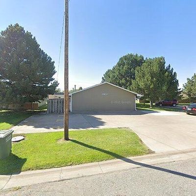 413 Runyan Ave, Dodge City, KS 67801