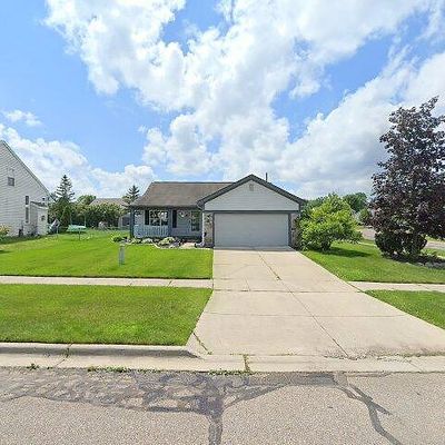 779 Andover Woods Dr, Fenton, MI 48430