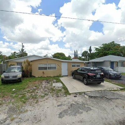 7833 Loomis St, Lantana, FL 33462