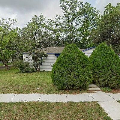 904 N Heideke St, Seguin, TX 78155