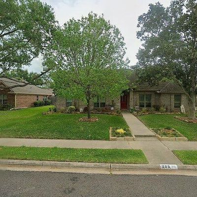 209 Woodridge Dr, Victoria, TX 77904