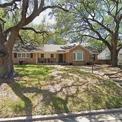 2200 Wooded Acres Dr, Waco, TX 76710