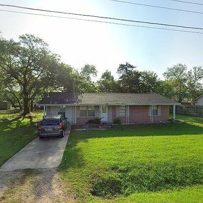 623 West St, Clute, TX 77531