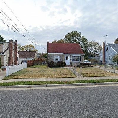 807 S Strong Ave, Copiague, NY 11726