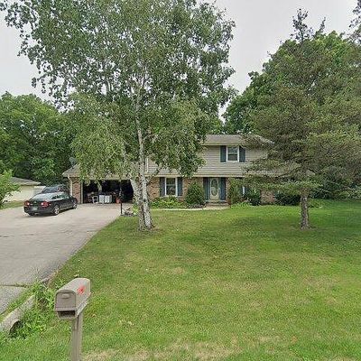 S76 W19939 Sunny Hill Dr, Muskego, WI 53150