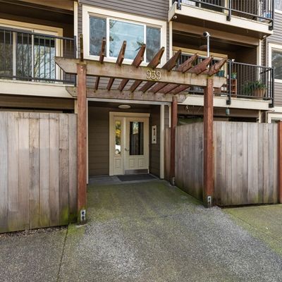 939 N 101 St St #201, Seattle, WA 98133