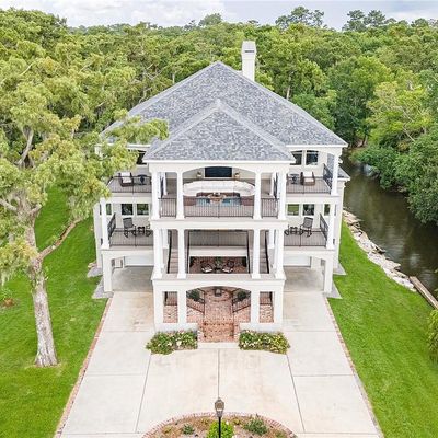 1605 Lakeshore Dr, Mandeville, LA 70448