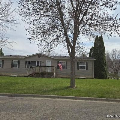 138 E Nelson St, Litchfield, MN 55355