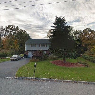 28 Hawthorne Dr, Monroe, NY 10950