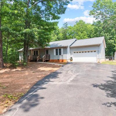 310 Courtland Dr, Appomattox, VA 24522