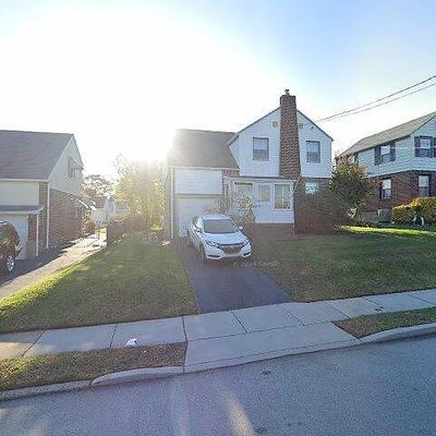 323 Sutton Ave, Folsom, PA 19033