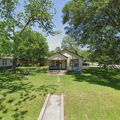 638 E Bernard St, West Columbia, TX 77486