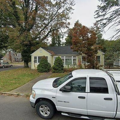 65 Poplar Ave, Bristol, PA 19007