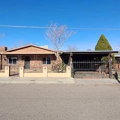 819 Apache Ave Nw, Albuquerque, NM 87102