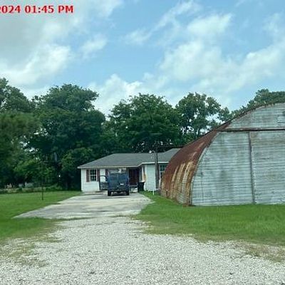 711 Main St, Anahuac, TX 77514