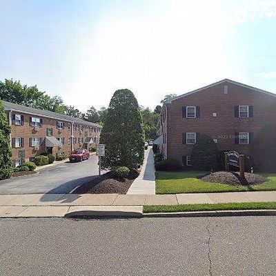 1 Radnor Dr Apt E4, Newtown Square, PA 19073