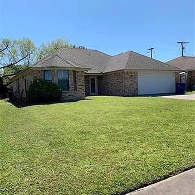 1009 Shelly Dr, Cleburne, TX 76031