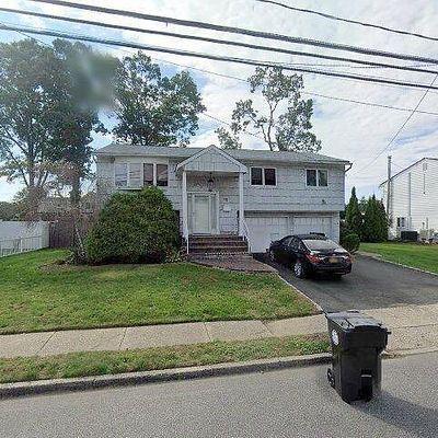 12 Westminster Ln, West Islip, NY 11795